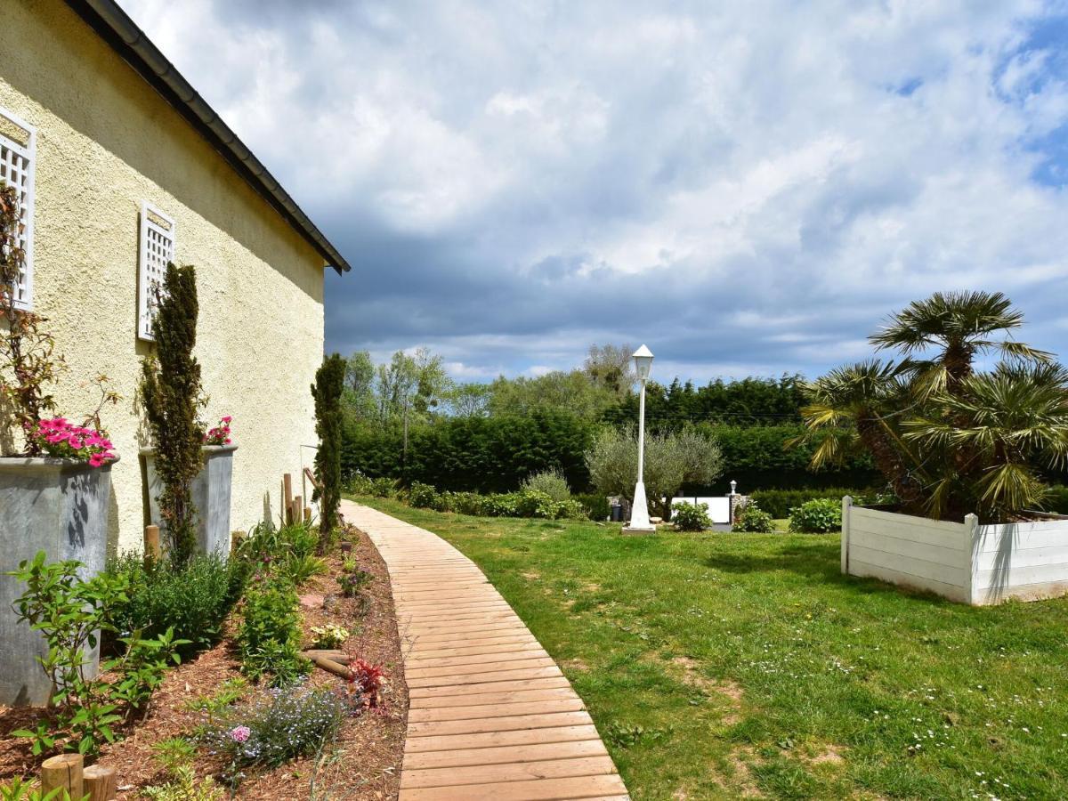 Superb Holiday Home Near The Beach Quinéville 外观 照片