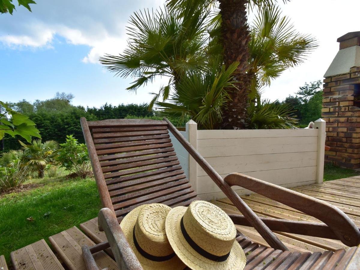 Superb Holiday Home Near The Beach Quinéville 外观 照片